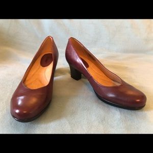 Pumps - Earth - Size 9.5